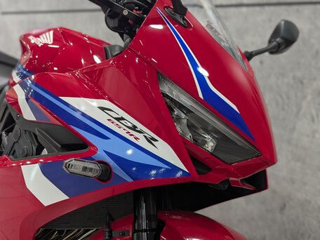 2024 Honda CBR 650R, красный, 1185000 рублей, вид 3