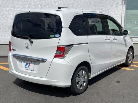 2015 Honda Freed I Рестайлинг 2, белый, 970000 рублей, вид 3