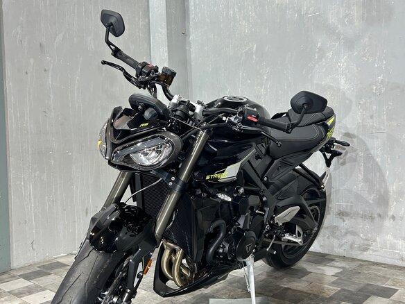 2025 Triumph Street Triple, чёрный, 1299000 рублей - вид 5