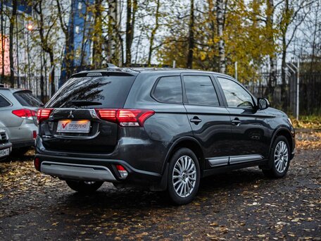 2021 Mitsubishi Outlander III Рестайлинг 3, серый, 2420000 рублей, вид 2