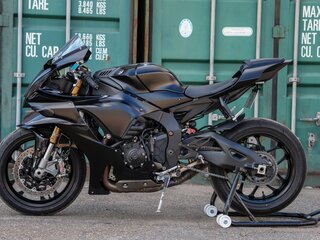 2025 Yamaha YZF-R1, чёрный, 2050000 рублей, вид 3
