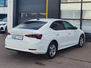 2021 Skoda Octavia IV (A8), белый, 2395000 рублей, вид 5
