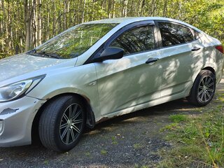 2011 Hyundai Solaris I, серебристый, 490000 рублей, вид 2