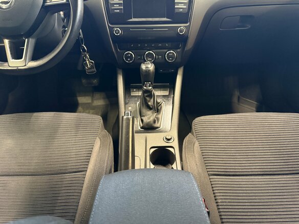 2015 Skoda Octavia III (A7), бежевый, 1475000 рублей - вид 16