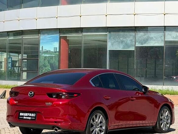 2023 Mazda 3 Axela IV (BP), красный, 1240000 рублей - вид 5