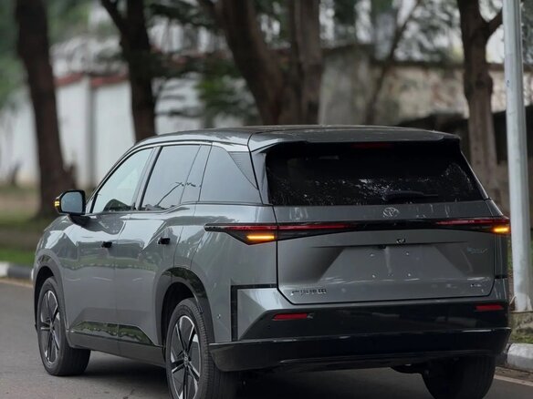 2026 Toyota bZ3X 58.3 kWh, серый, 2760000 рублей - вид 5