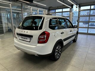 2026 Lada (ВАЗ) Granta Cross I Рестайлинг, белый, 1196000 рублей, вид 4