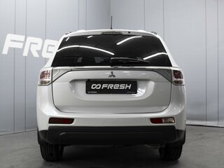 2013 Mitsubishi Outlander III, белый, 1580000 рублей, вид 4