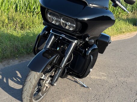 2019 Harley-Davidson Road Glide, чёрный, 1400000 рублей, вид 2