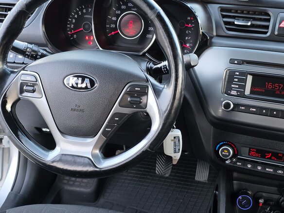 2015 Kia Rio III Рестайлинг, серебристый - вид 11
