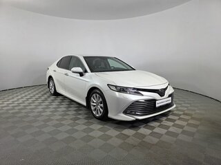 2018 Toyota Camry VIII (XV70), белый, 2450000 рублей, вид 3