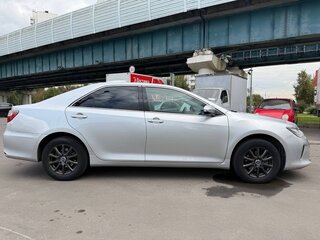 2015 Toyota Camry VII (XV50) Рестайлинг, серебристый, 1640000 рублей, вид 4