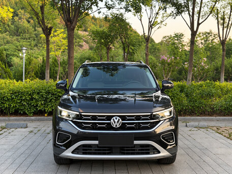 2023 Volkswagen Tayron I Рестайлинг, серый, 2260000 рублей, вид 2