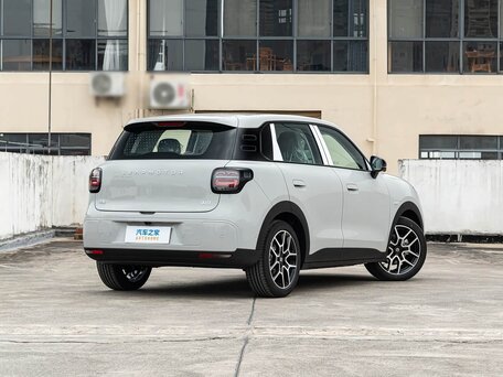 2026 Leapmotor A10 53 kWh, серебристый, 2199000 рублей, вид 3
