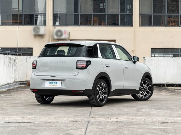 2026 Leapmotor A10 53 kWh, серебристый, 2199000 рублей - вид 2