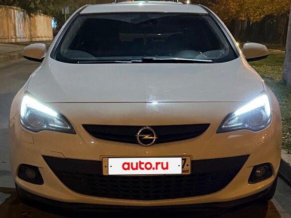 2013 Opel Astra GTC J Рестайлинг, белый, 950000 рублей - вид 5