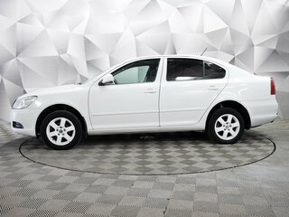 2012 Skoda Octavia II (A5) Рестайлинг, белый, 745000 рублей, вид 2