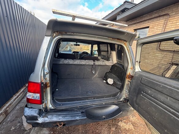 1999 Mitsubishi Pajero iO, серый - вид 11