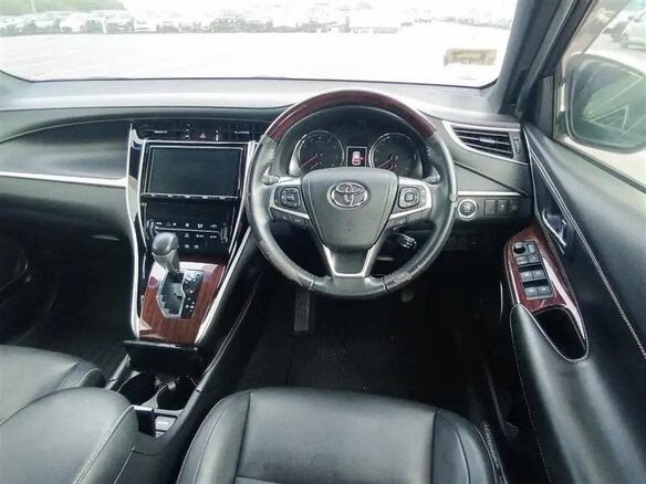 2017 Toyota Harrier III (XU60), белый, 2400000 рублей - вид 5