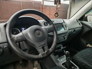 2015 Volkswagen Tiguan I Рестайлинг, коричневый, 1650000 рублей, вид 3