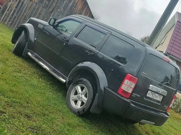 2007 Dodge Nitro, чёрный, 1350000 рублей - вид 3