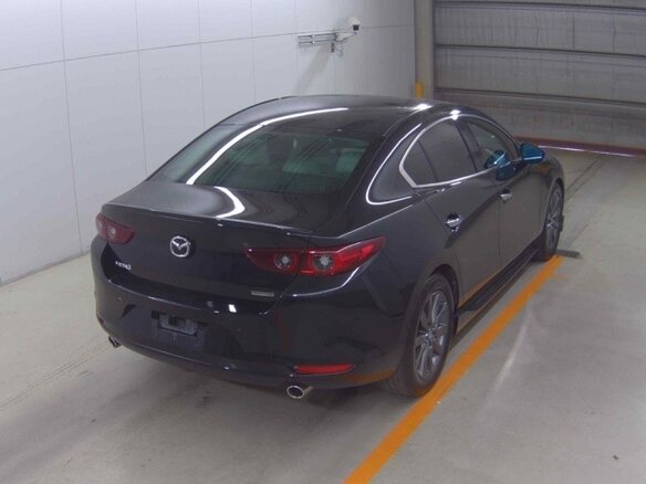2022 Mazda 3 IV (BP), чёрный, 1350000 рублей - вид 2