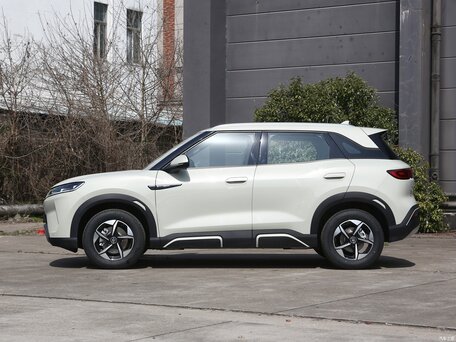 2025 BYD Yuan Up 32 kWh, белый, 1890900 рублей, вид 3