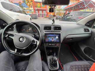 2016 Volkswagen Polo V Рестайлинг, серебристый, 700000 рублей, вид 4