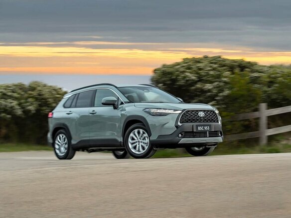 2026 Toyota Corolla Cross I Рестайлинг, серый, 3740000 рублей - вид 4