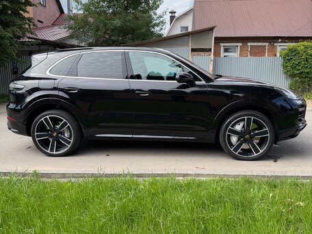 2020 Porsche Cayenne Turbo III, чёрный, 9100000 рублей, вид 4