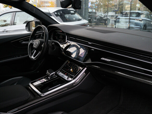 2020 Audi Q8 55 TFSI I (4M), чёрный, 6000000 рублей - вид 13