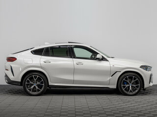 2021 BMW X6 40d III (G06), белый, 9157000 рублей, вид 4