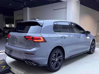 2023 Volkswagen Golf VIII, серый, 1590000 рублей, вид 5