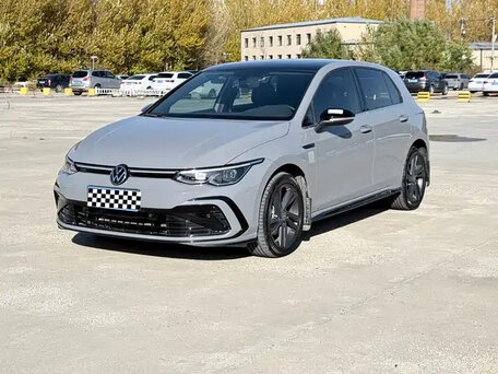 2023 Volkswagen Golf VIII, серый, 1980000 рублей, вид 1