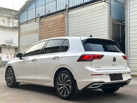 2023 Volkswagen Golf VIII, белый, 1830000 рублей, вид 5