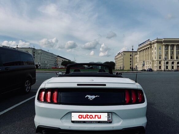 2017 Ford Mustang VI Рестайлинг, белый, 2250000 рублей - вид 13