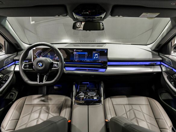 2025 BMW 5 серии Long 530Li xDrive VIII (G60/G61/G68), чёрный, 8400000 рублей - вид 2