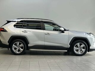 2020 Toyota RAV4 V (XA50), серебристый, 3100000 рублей, вид 3