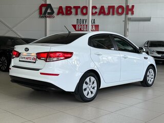2016 Kia Rio III Рестайлинг, белый, 1175000 рублей, вид 5