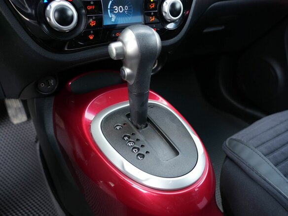 2013 Nissan Juke I, белый, 1190000 рублей - вид 17