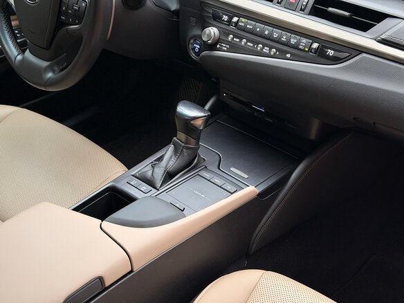 2020 Lexus ES 300h VII, белый, 4200000 рублей - вид 22