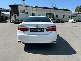 2015 Toyota Camry VII (XV50) Рестайлинг, белый, 1950000 рублей, вид 5