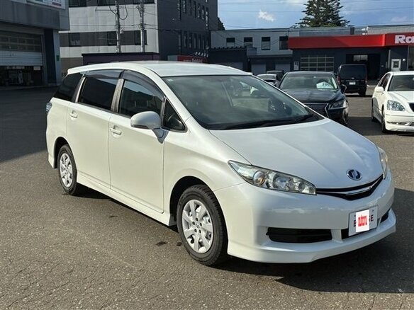 2017 Toyota Wish II Рестайлинг, белый, 1410016 рублей - вид 2