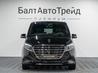 2026 Mercedes-Benz V-Класс Long 300 d длинный III (W447) Рестайлинг 2, чёрный, 15150000 рублей, вид 4