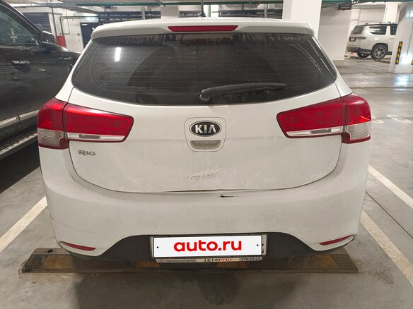 2016 Kia Rio III Рестайлинг, белый - вид 2