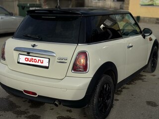 2010 Mini Hatch One II (R56) Рестайлинг, белый, 720000 рублей, вид 4