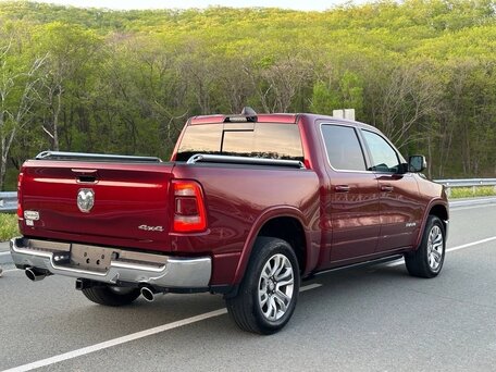 2023 Ram 1500 Crew Cab V, пурпурный, 8321000 рублей, вид 4