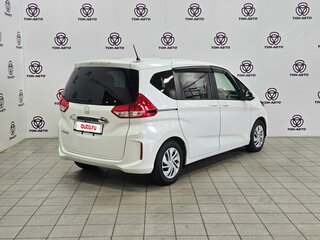 2017 Honda Freed II, белый, 1496000 рублей, вид 5