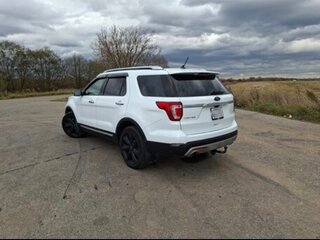 2016 Ford Explorer V Рестайлинг, белый, 3259000 рублей, вид 4
