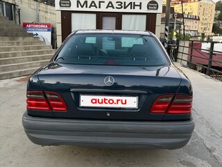 1998 Mercedes-Benz E-Класс 320 II (W210, S210), синий, 670000 рублей, вид 5
